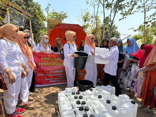DWP BPBD Lotim Salurkan Ribuan Air Bersih di Desa Jeringo Suela