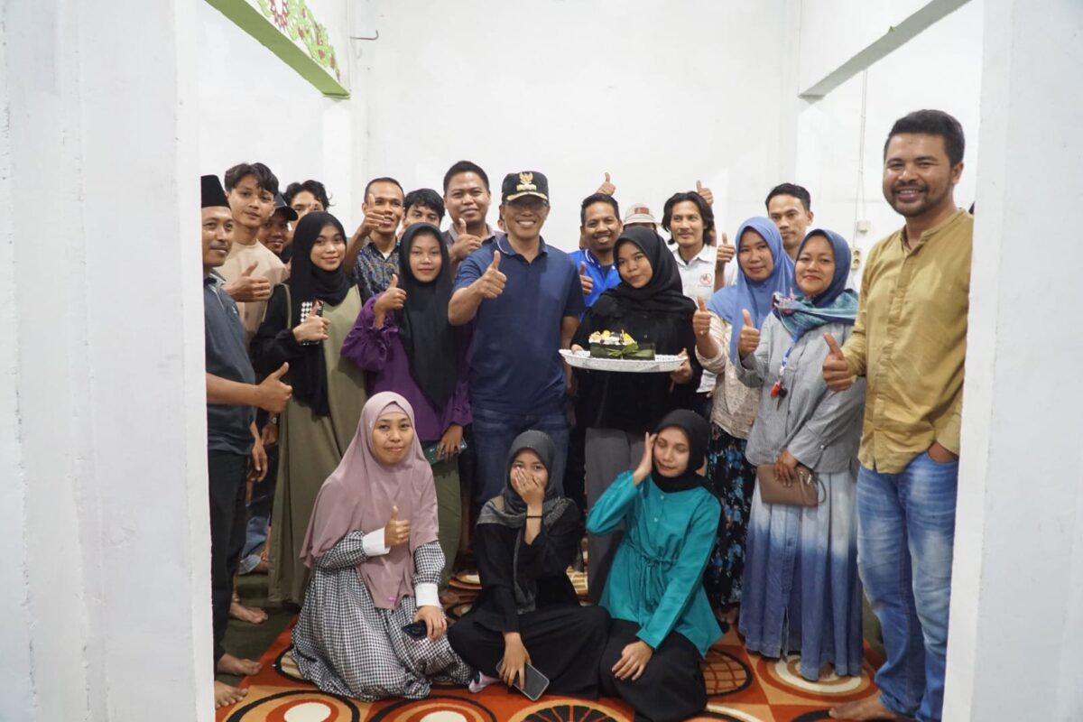 Penjabat Bupati Lotim Hadiri Pembukaan Gerai Camilan Montong Gading