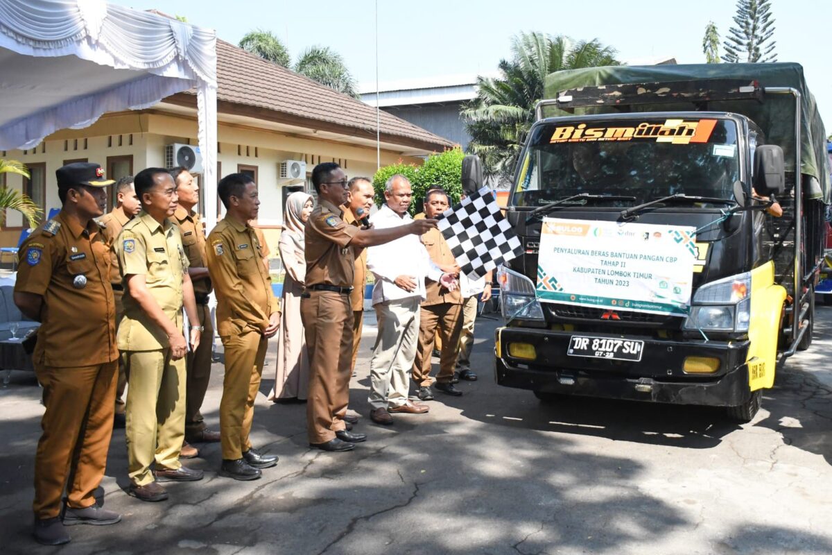 Pj Bupati Lotim Kembali Salurkan Bantuan Pangan Kepada KPM