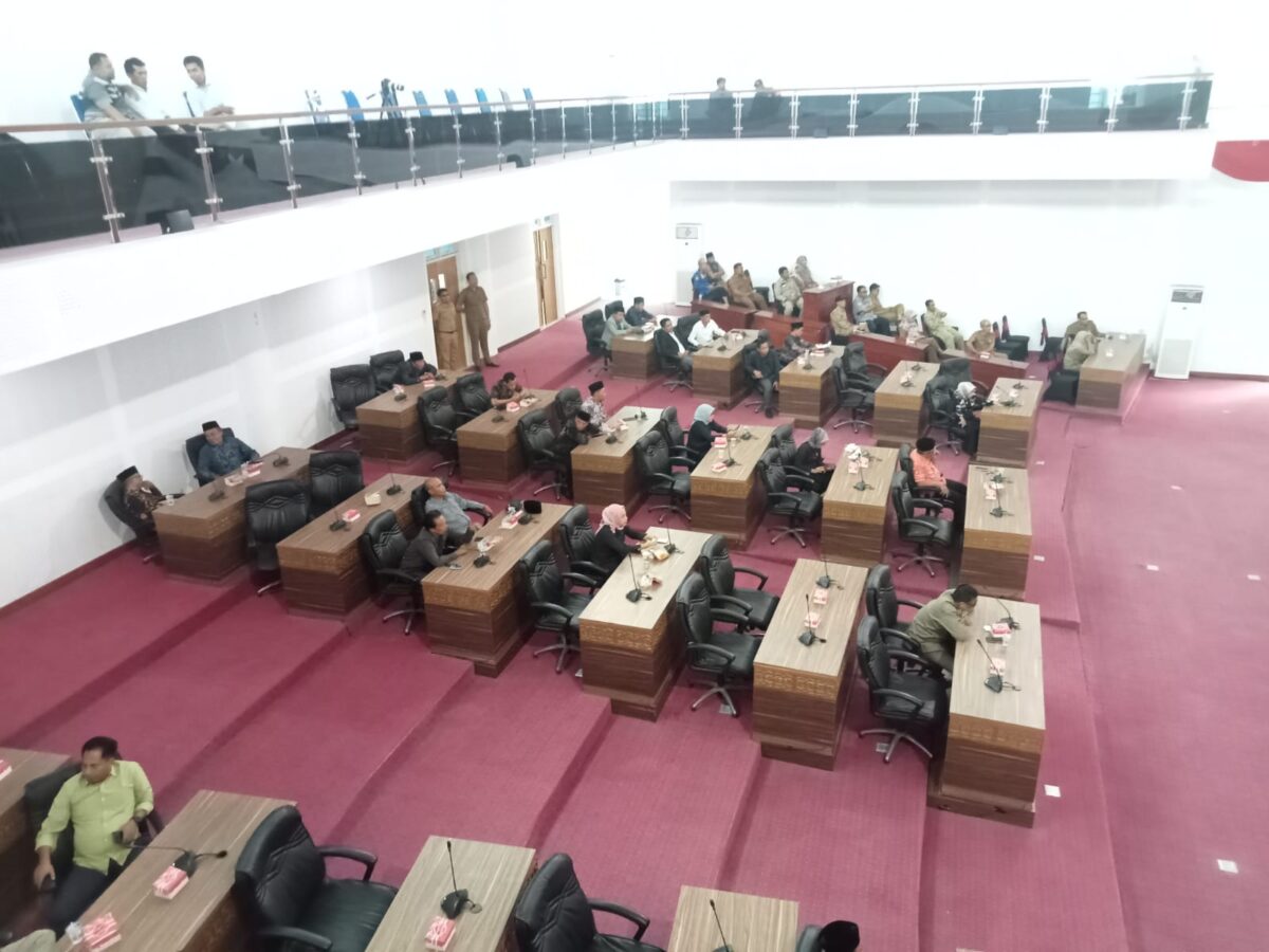 DPRD Loteng Bentuk Pansus Dua Ranperda Usulan Pemerintah