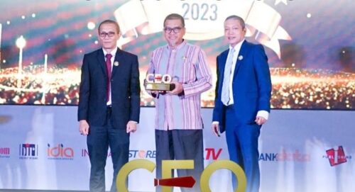 Top 100 CEO 2023 Diraih Direktur Utama Bank NTB Syariah