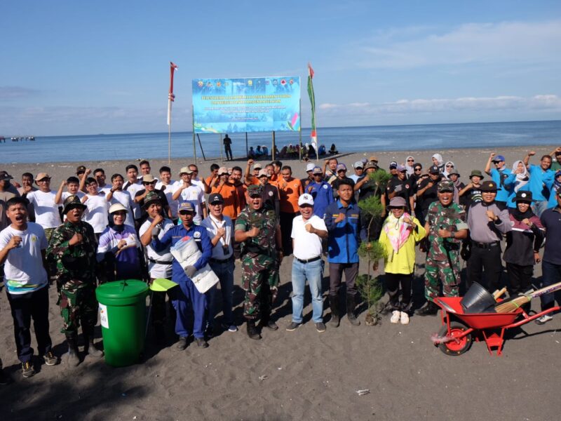 Kick Off Pelestarian Alam dengan Penanaman Pohon dan Bersih Pantai