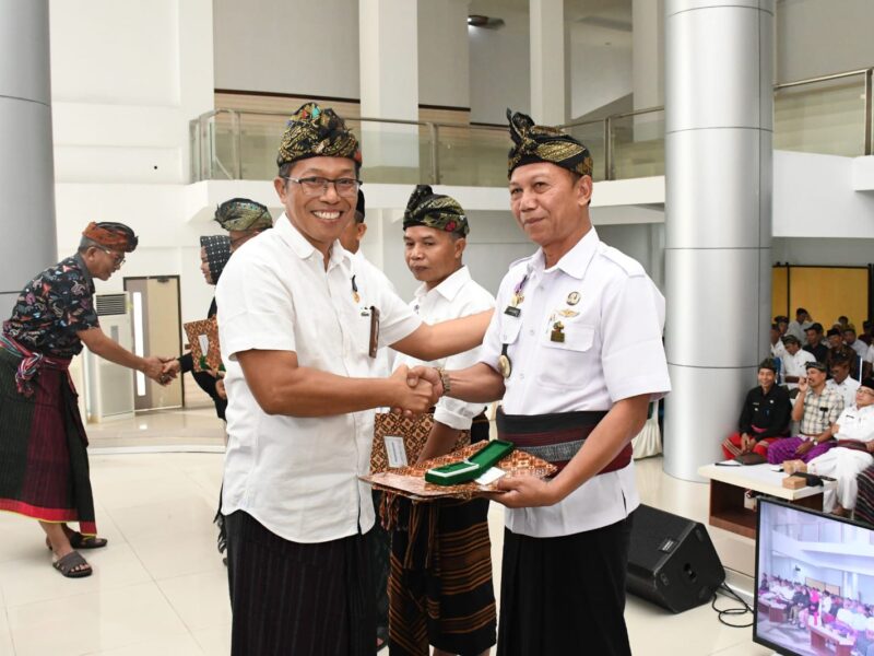 Pj Bupati Sampaikan Penghargaan Kepada Kepala Desa, Pendamping Desa Camat dan PMD