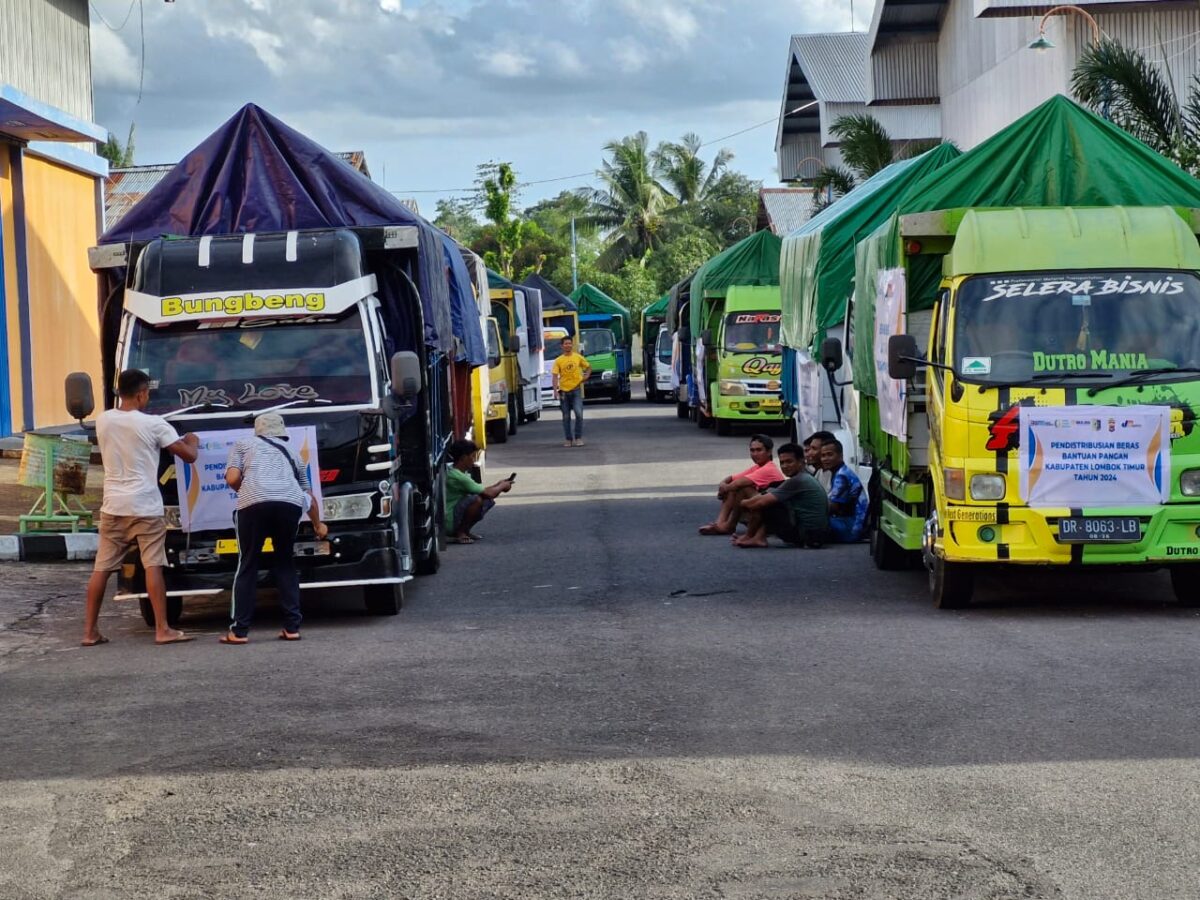 Kendalikan Inflasi Pj Bupati Lepas 10 Ton Beras Bantuan Pangan