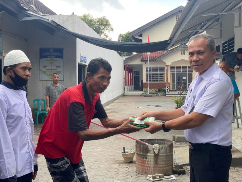Lapas Selong Memberikan Makanan Tambahan Bagi Kelompok Lanjut Usia
