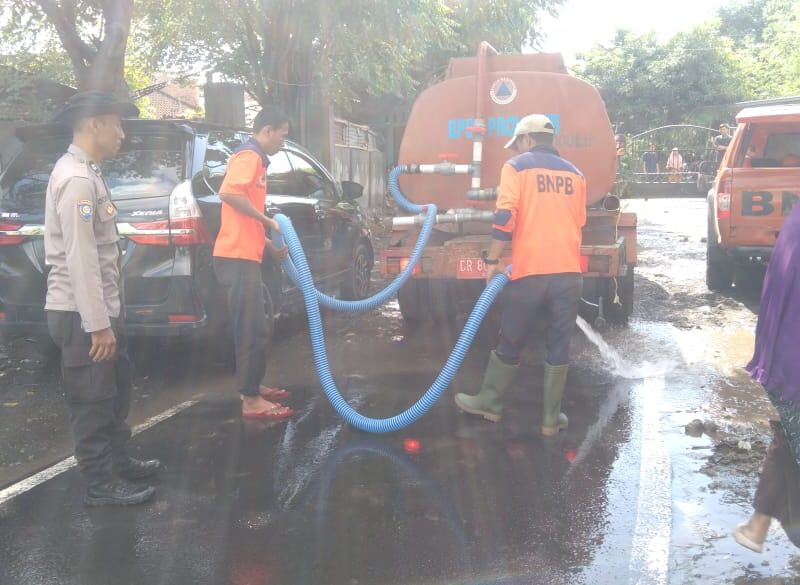 Bhabinkamtibmas, Babinsa Berkolaborasi dan BPBD NTB Gotong Royong