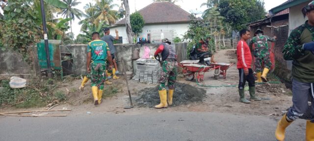 Kodim 1615 Lotim Bantu Ringankan Beban Lewat TMMD ke-121