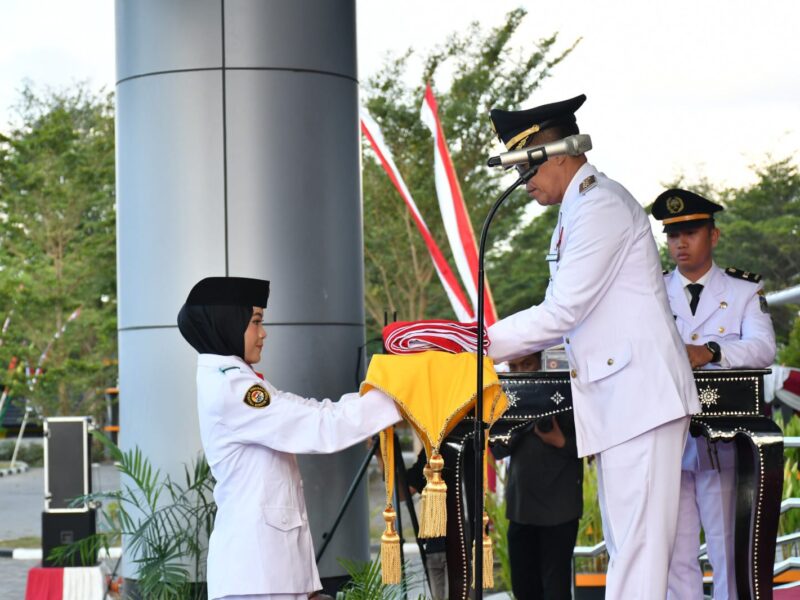 Upacara Penurunan Sang Merag Putih Dipimpin Pj Bupati Lotim