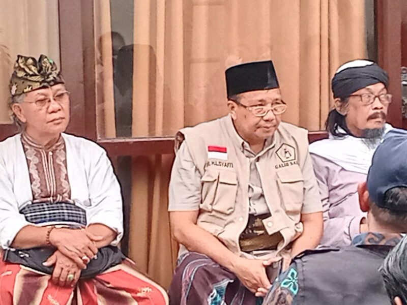 Konferensi Pers Koalisi Sasak Besopok Memgecam Keras Berita DAK Dikbud Digocek dilapangan Becek