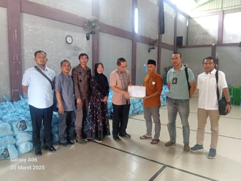 Pemkab Lotim dan APH Aktif Dampingi Pembagian Sembako