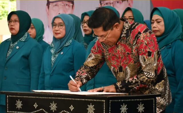 Bupati Kukuhkan Pengurus Tim Penggerak PKK Lotim