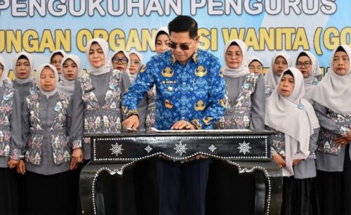 Bupati Lotim Lantik Pengurus Gabungan Organisasi Wanita