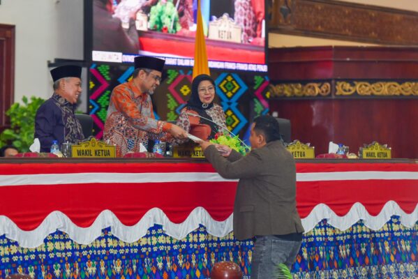 Hadiri Pembahasan Tiga Raperda, Pemprov Sampaikan Pandangan