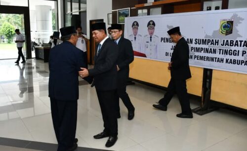 Bupati Lotim Dr. Mugni sebagai Kepala Dinas Perpustakaan dan Kearsipan