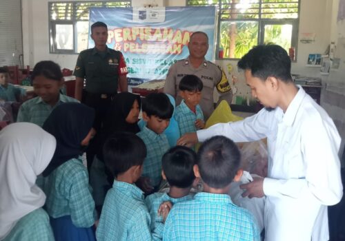 Polsek Ampenan Monitoring Program MBG di SDN 17 Ampenan