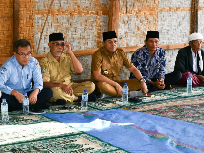 Warga Gereneng Timur Gotong Royong Bangun Masjid