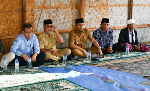 Warga Gereneng Timur Gotong Royong Bangun Masjid