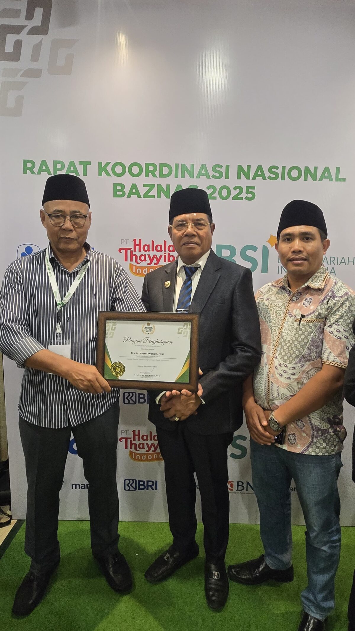 Bupati Lotim Raih Penghargaan Nasional Kepala Daerah Pendukung Gerakan Zakat Indonesia