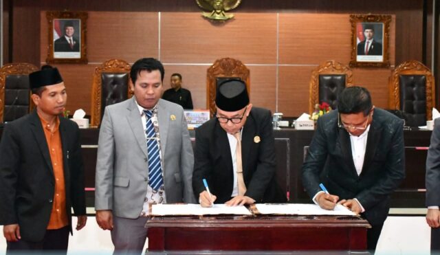 Pemkab dan DPRD Lotim Teken Nota Kesepakatan Perubahan KUA-PPAS 2025