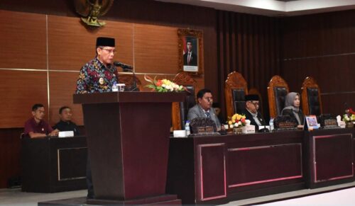 Wabup Lotim Tanggapi Pandangan Fraksi DPRD Terkait Raperda Perubahan APBD 2025