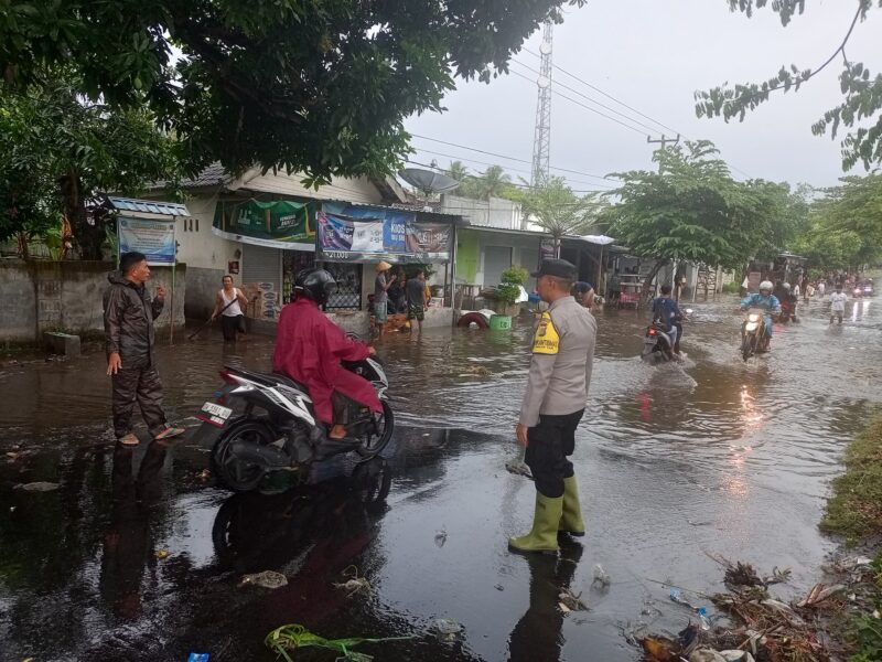 Jalan Provinsi di Labuhan Haji Tergenang Air, Warga Desak PUPR Provinsi Bertindak Cepat