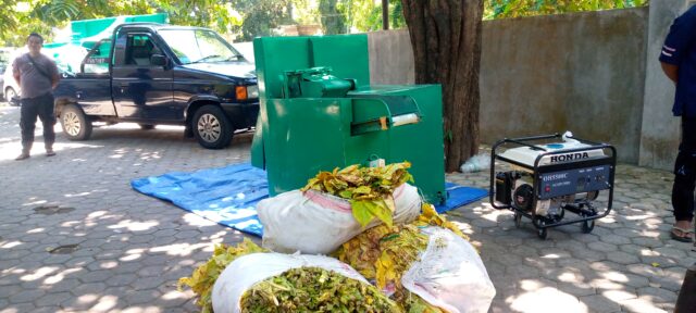 Dukung Produktivitas Petani, Dinas Pertanian Lombok Timur Salurkan 19 Unit Alat Rajang Tembakau