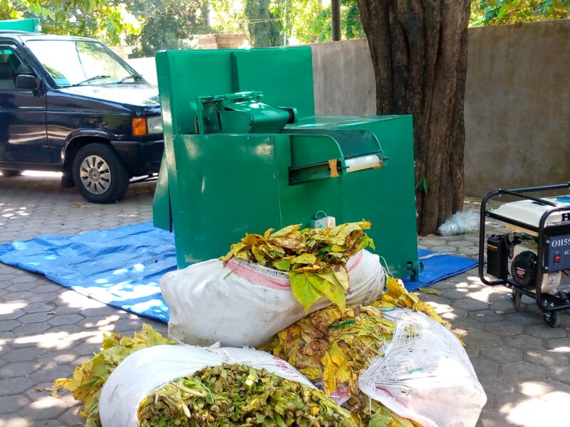 Dukung Produktivitas Petani, Dinas Pertanian Lombok Timur Salurkan 19 Unit Alat Rajang Tembakau