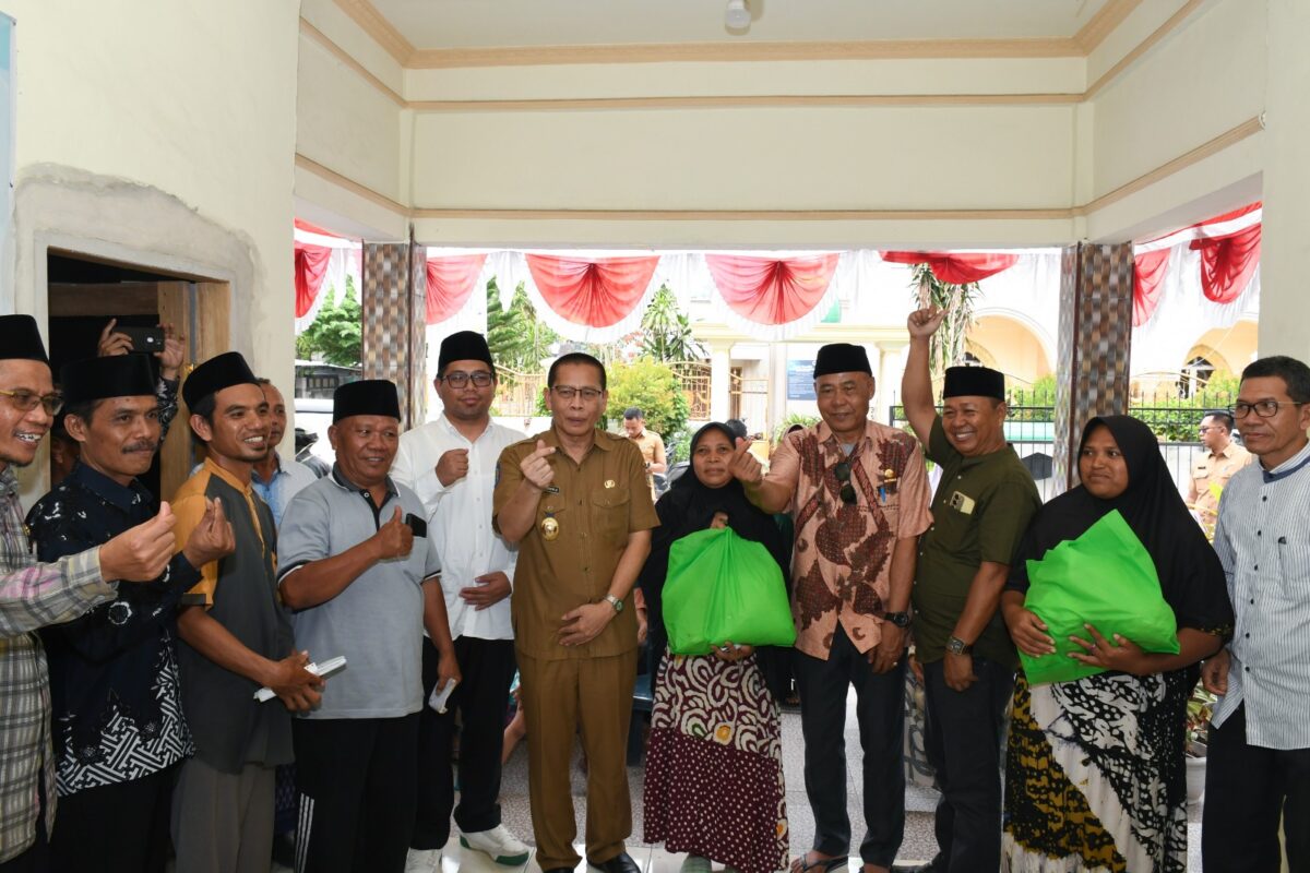 BAZNAS Lombok Timur Salurkan Bantuan untuk Korban Banjir di Desa Mamben Lauk