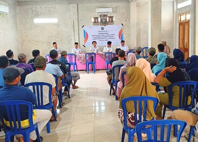 Kantor Pertanahan Lotim Serahkan 200 Sertipikat Tanah kepada Warga Wanasaba Lauk