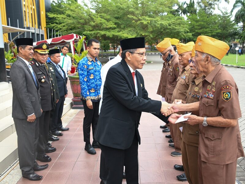 Wabup Lotim Ajak Warga Teruskan Api Perjuangan Pahlawan