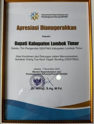 Bupati Lotim Terima Penghargaan Genting