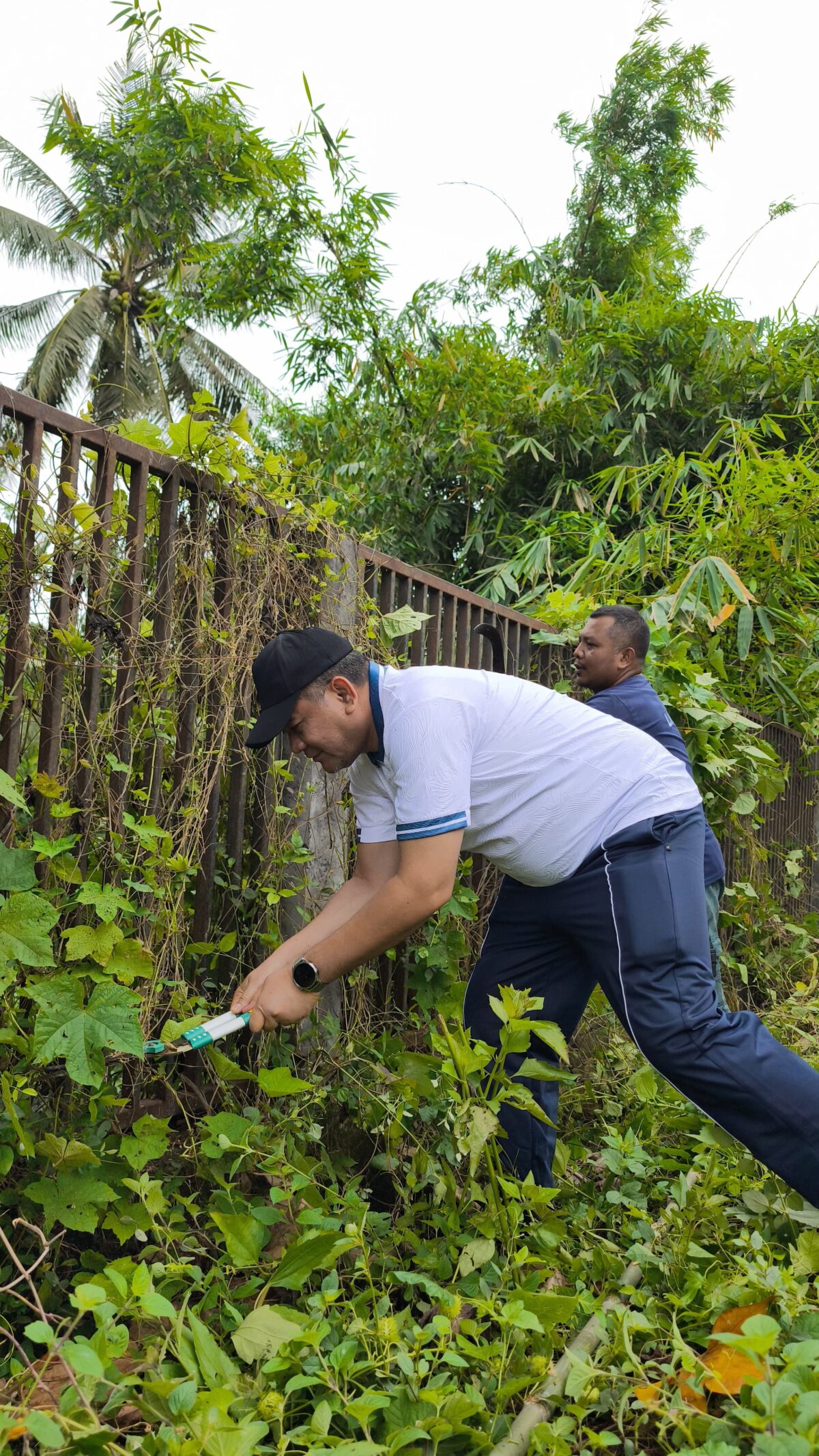 Lapas Selong Ikut Bersihkan Pasar Kuliner Jelang Pembukaan Kembali