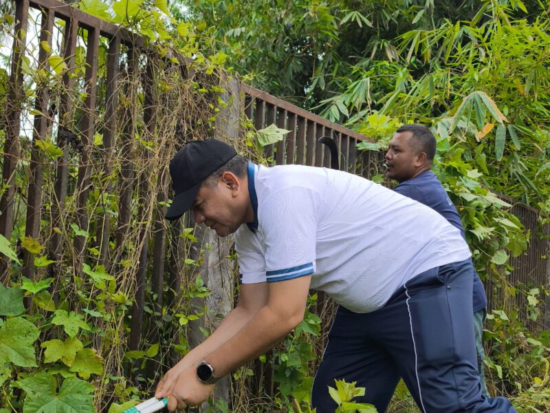 Lapas Selong Ikut Bersihkan Pasar Kuliner Jelang Pembukaan Kembali