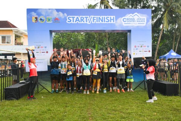 Wabup Lotim Lepas Ratusan Peserta Cross Country
