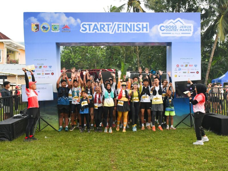 Wabup Lotim Lepas Ratusan Peserta Cross Country