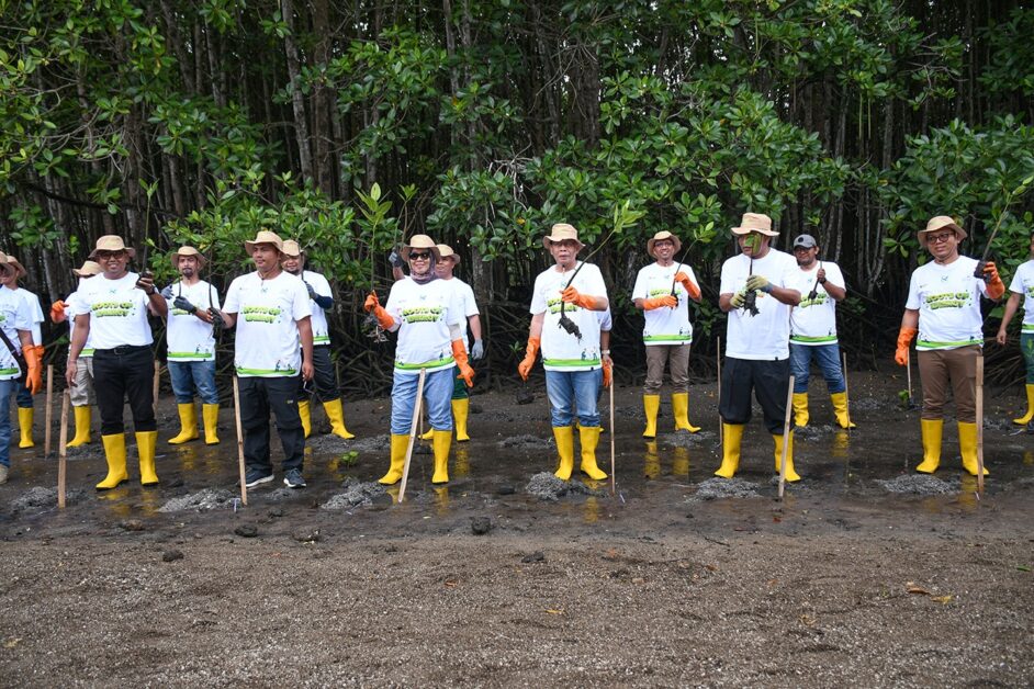 Wabup Lotim Apresiasi Program Penanaman Mangrove