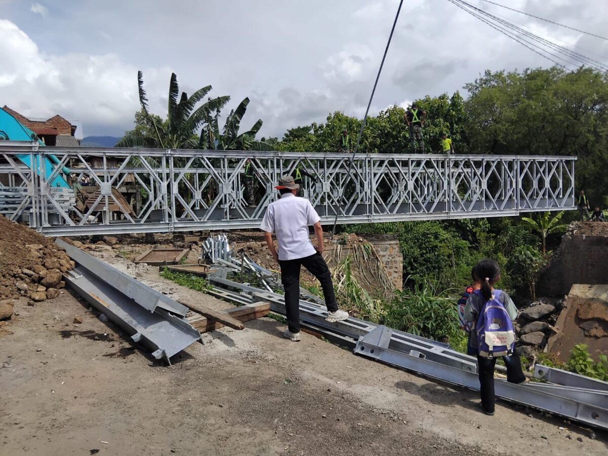 Akses Warga Aik Beta Dipastikan Pulih, Jembatan Bailey Terpasang 50 Persen