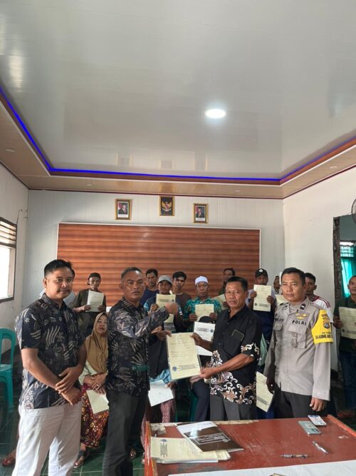 ‎BPN Lombok Timur Serahkan 42 Sertipikat Tanah Elektronik di Pemongkong