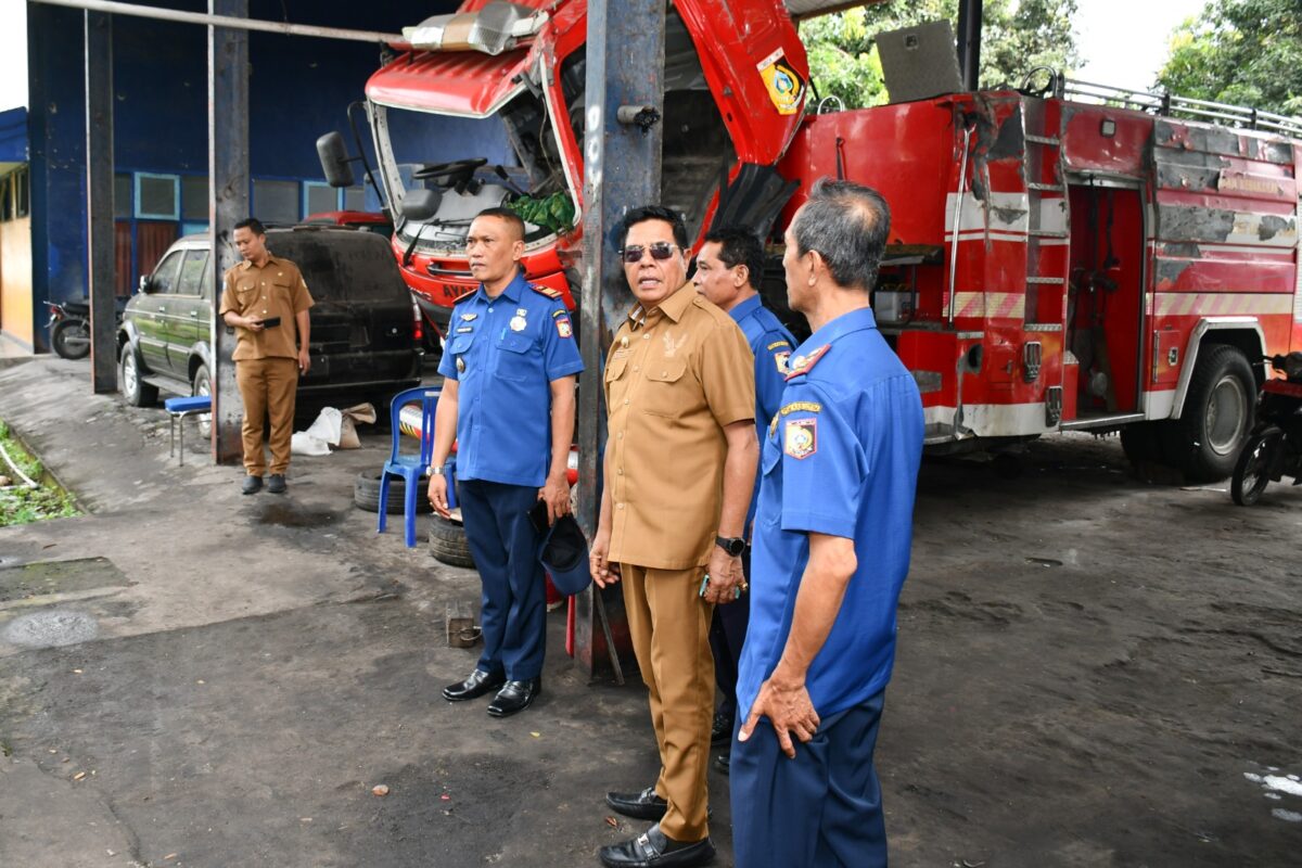 Bupati Lotim Sidak Damkar dan UPT PUPR, Soroti Alat Berat Rusak