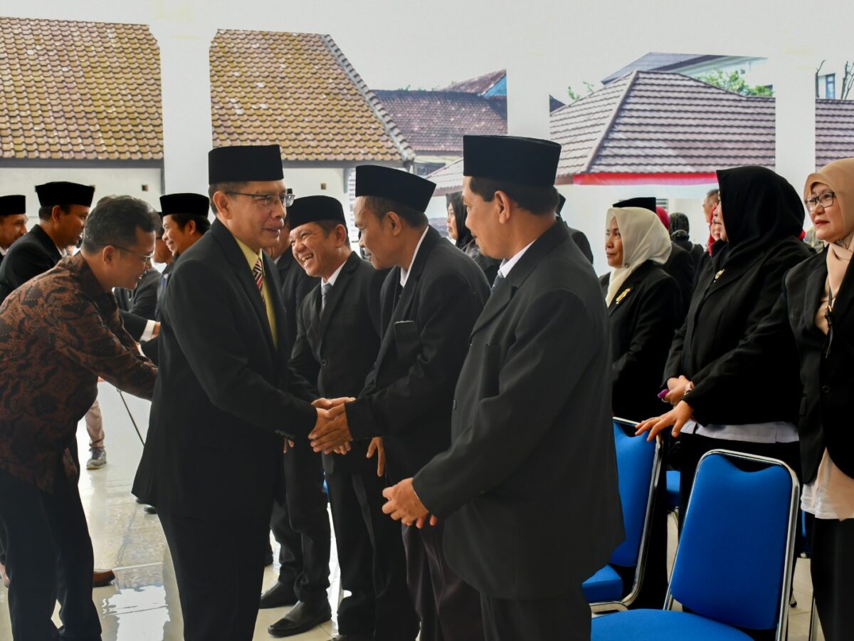 Wabup Lotim Lantik Puluhan Pejabat