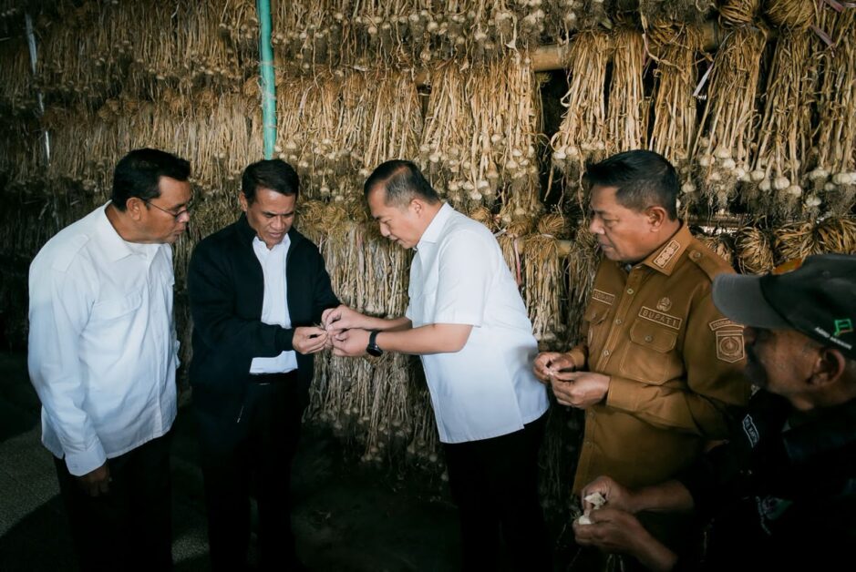 Mentan Tetapkan NTB sebagai Sentra Bawang Putih Nasional