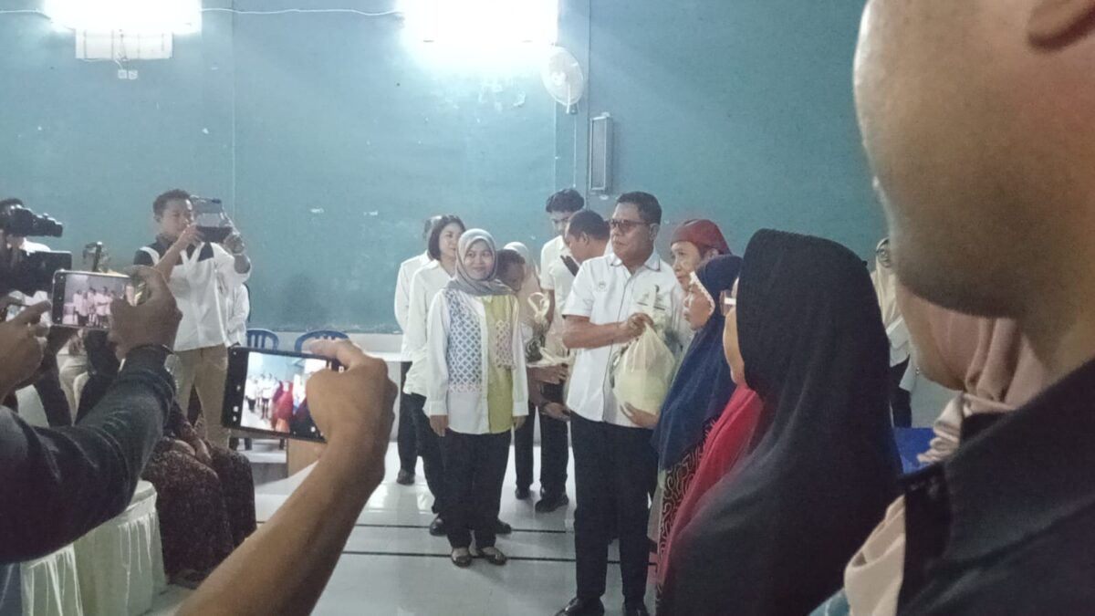 Penyaluran Perdana Bantuan Sembako Rp.30 Miliar