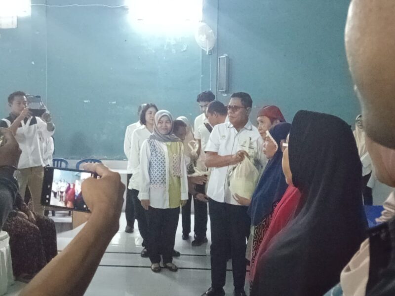 Penyaluran Perdana Bantuan Sembako Rp.30 Miliar