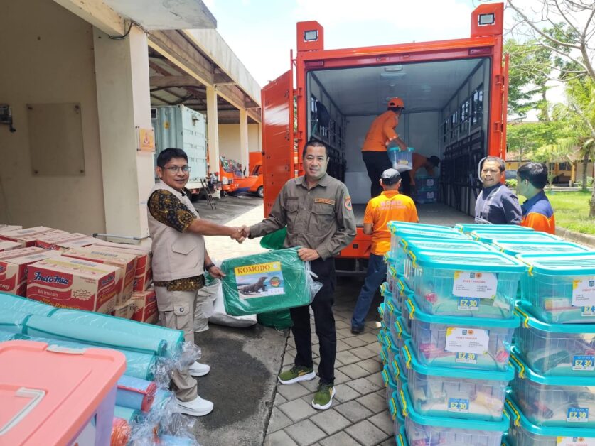 BPBD NTB Serahkan Bantuan Pasca Banjir di Lombok Timur