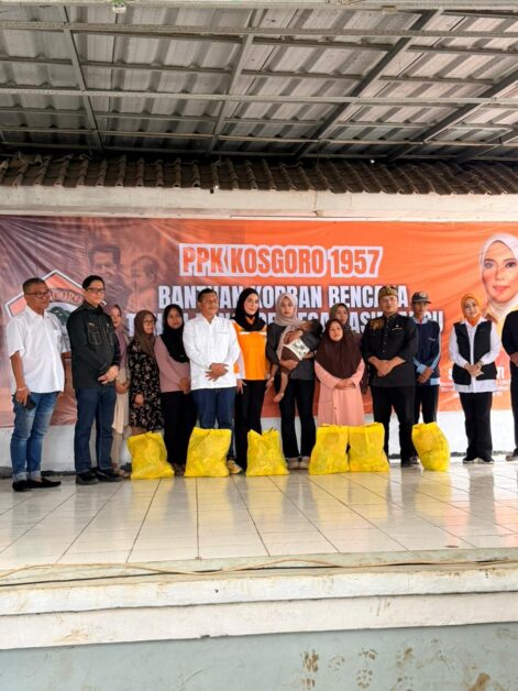 Wakil Ketua DPR Sari Yuliati Salurkan Bantuan untuk Korban Longsor Bandung Barat