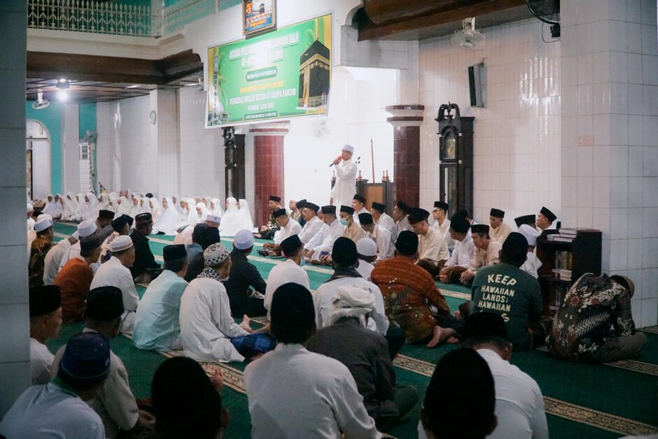 Ikhtiar Menjembatani Ibadah dan Ruang Sosial