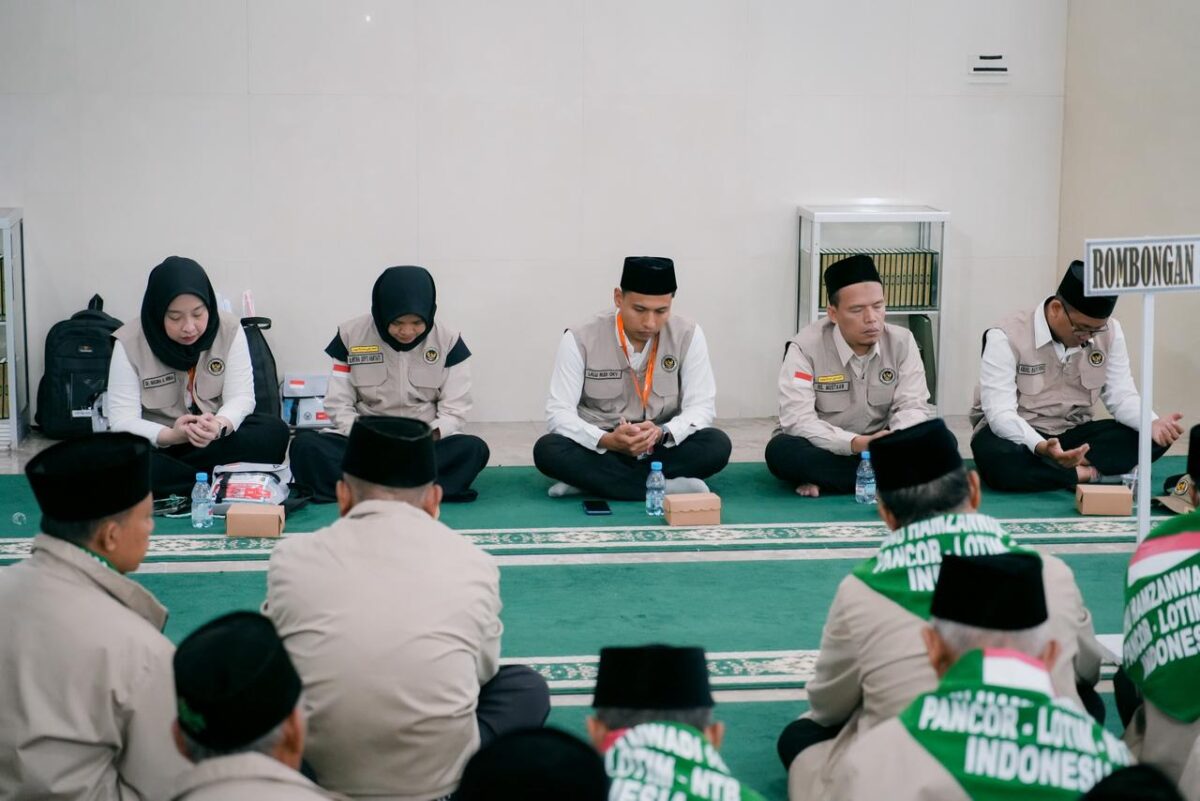 Bupati Lotim Lepas Kloter I Jemaah Calon Haji, Ingatkan Niat dan Keikhlasan