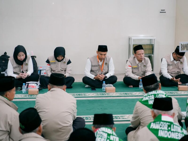 Bupati Lotim Lepas Kloter I Jemaah Calon Haji, Ingatkan Niat dan Keikhlasan