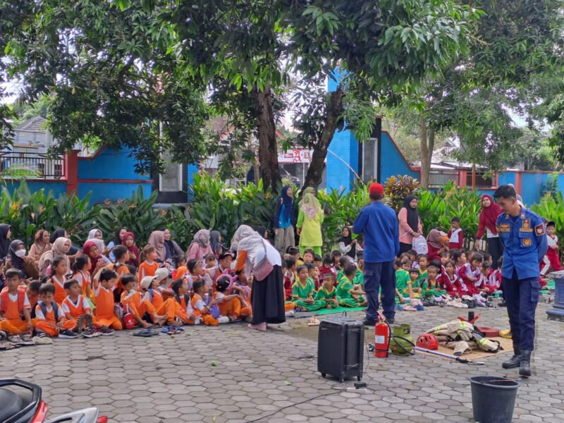 Damkarmat Lotim gelar edukasi dan simulasi pencegahan kebakaran