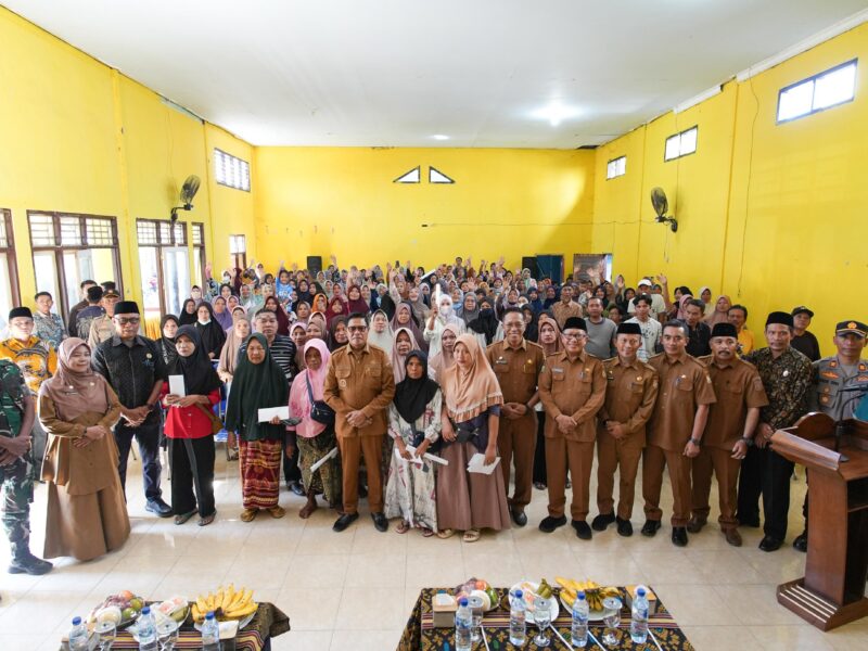 Bupati Lotim Salurkan Bantuan, Janji Pulihkan Aktivitas Pasar